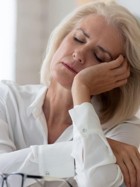 Woman deprived from good sleep